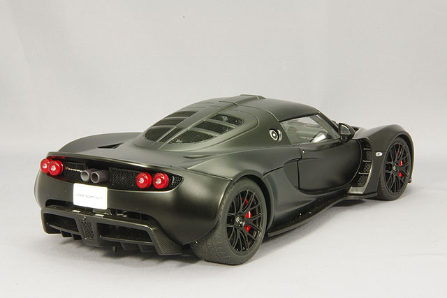 ・オートアート 1/18 ヘネシー ヴェノム GT スパイダー マットカーボンブラック